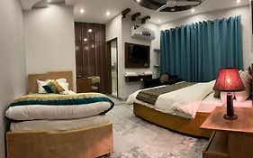 Hotel Holiday